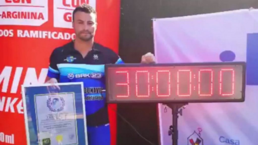 El Viladecanense Alberto Lorente, consigue el récord mundial de piscina estática a contracorriente , viladecans noticias, noticias viladecans