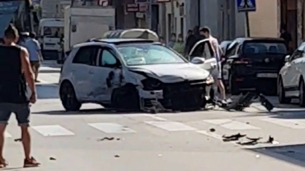 Espectacular accidente de coche en la carretera de Viladecans _ Gavà con fuga, viladecans noticias, noticias viladecans